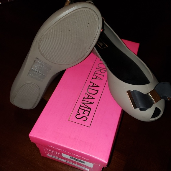 Shoes - Picture 2 of 3